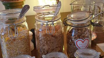 Café da manhã self-service grátis todos os dias