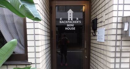 Backpacker's Mini House - Hostel