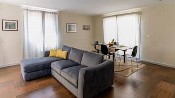 Appartement, 3 chambres, balcon | Salle de séjour