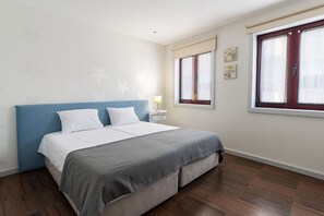 Apartment, 3 Bedrooms, Balcony | 3 bilik tidur, dihias secara berasingan, katil bayi/kot (surcaj) 