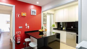 Apartamento, 3 habitaciones, balcón | Cocina privada | Frigorífico grande, microondas, horno y lavavajillas