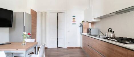 冰箱、微波炉、烤箱、洗碗机