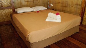 Habitación Confort con 2 camas individuales, baño privado | Decoración personalizada, wifi gratis y ropa de cama