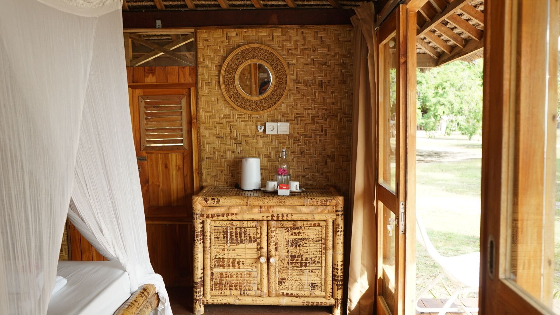 Individually decorated, free WiFi, bed sheets