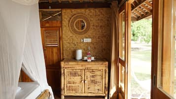 Individually decorated, free WiFi, bed sheets