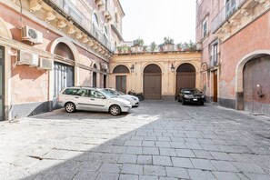 Property grounds - GuestHost - This comfortable 75sqm apartment can accommodate up to 4 people. Located on the third floor (without elevator) of a characteristic building inside the city center Restricted Traffic Area, few steps away from San Giuliano Curch.Ideally located (Catania)