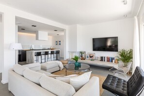 TV, fireplace, video games, DVD player - Luxury VILLA LIPA with heated pool, sauna, open sea views, 10 persons max (Jesenice)