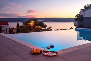 A heated pool - Villa Soriano with heated pool & sea view, 130m from sea, 8 persons max (Mimice)