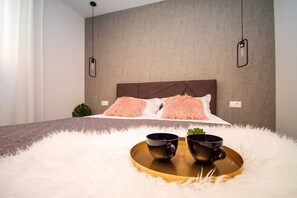 4 bedrooms, iron/ironing board, WiFi, bed sheets