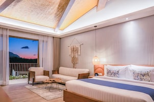 Premier Room | Minibar, in-room safe, desk, rollaway beds