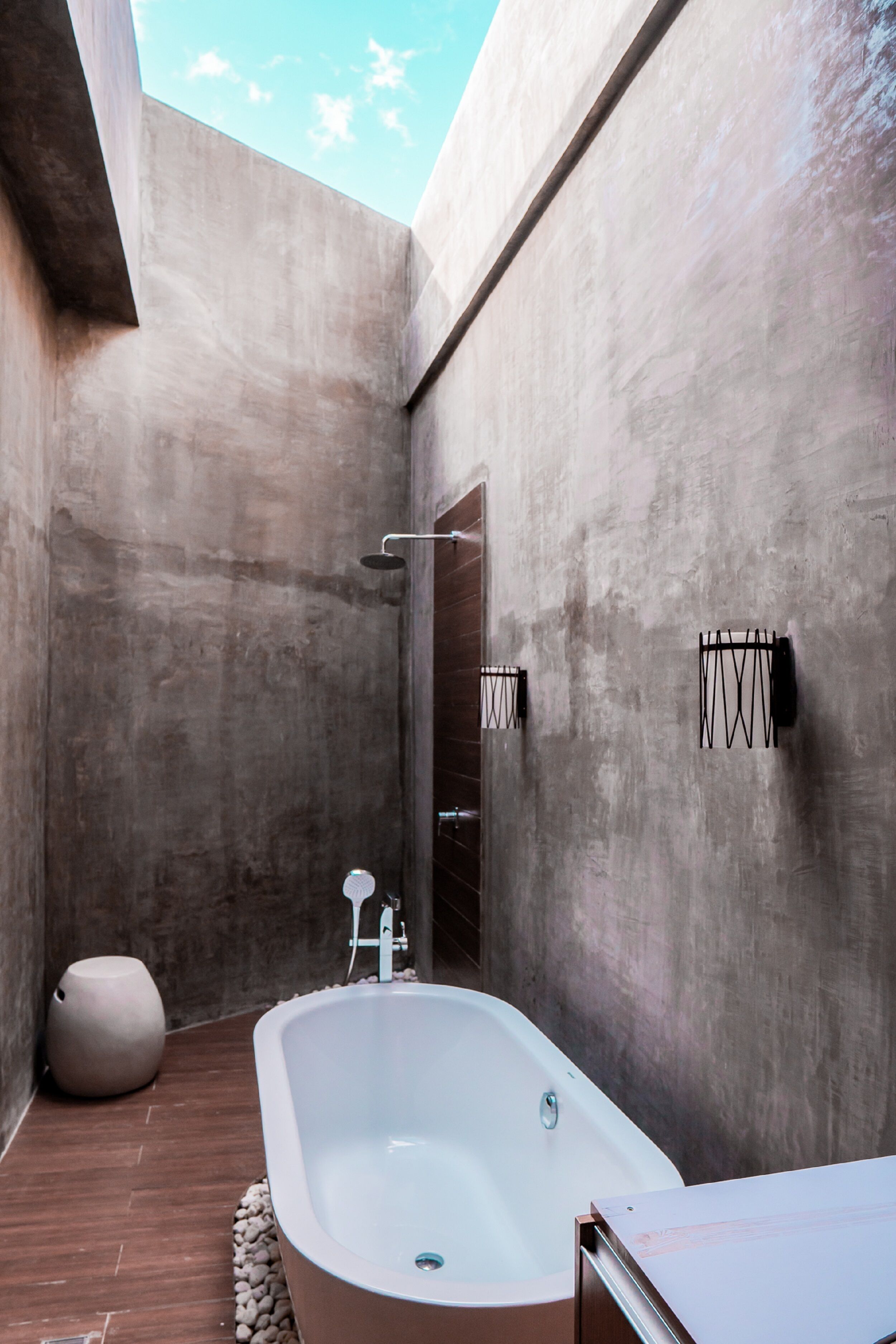 villa | deep-soaking bathtub