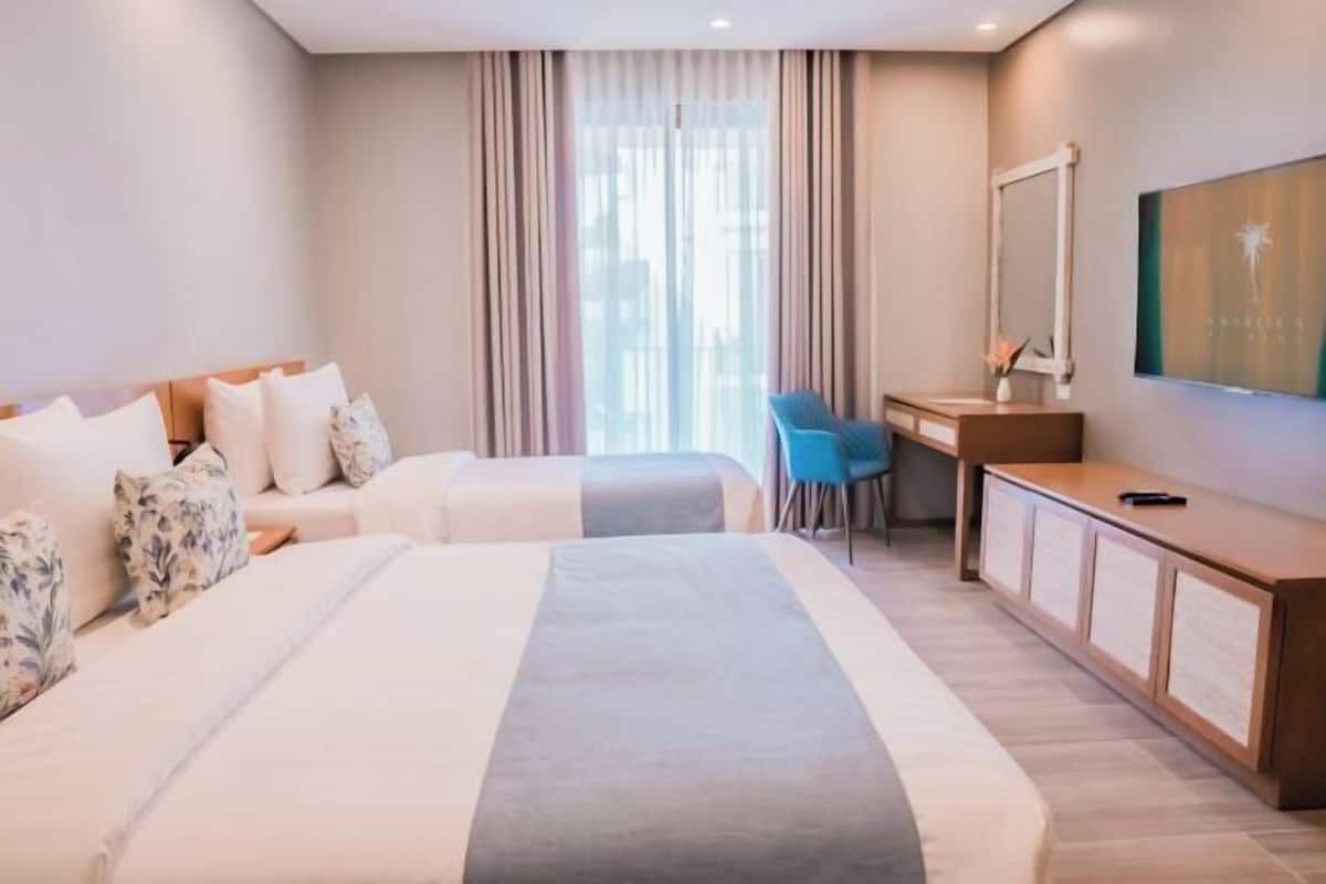Ropa de cama de alta calidad, camas con pillow-top y minibar 
