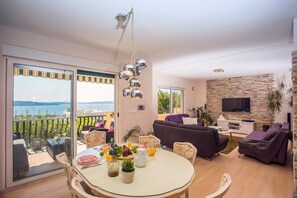 Fernseher, Videospiele, DVD-Player, Tischfußball