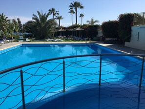 Outdoor pool - Apartments On The Beach (Limassol)
