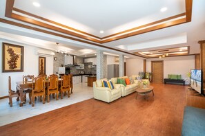 奢華別墅 | 客廳 | 電漿電視