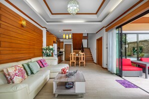 ลักซ์ชัวรี่วิลล่า | ห้องนั่งเล่น | ทีวีจอพลาสมา 42 นิ้ว พร้อมช่องดาวเทียม, ทีวี