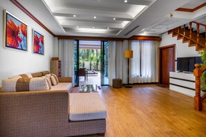 ลักซ์ชัวรี่วิลล่า | ห้องนั่งเล่น | ทีวีจอพลาสมา 42 นิ้ว พร้อมช่องดาวเทียม, ทีวี