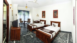 Minibar, decoración personalizada, muebles diferentes y wifi gratis