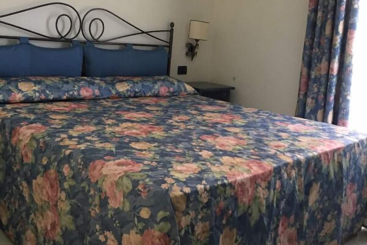 Bureau, chambres insonorisées, Wi-Fi gratuit, draps fournis