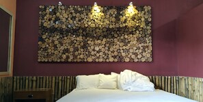 디럭스룸, 호수 전망 (AC) | 메모리폼 침대, 미니바, 각각 다른 스타일의 인테리어, 각각 다르게 가구 비치