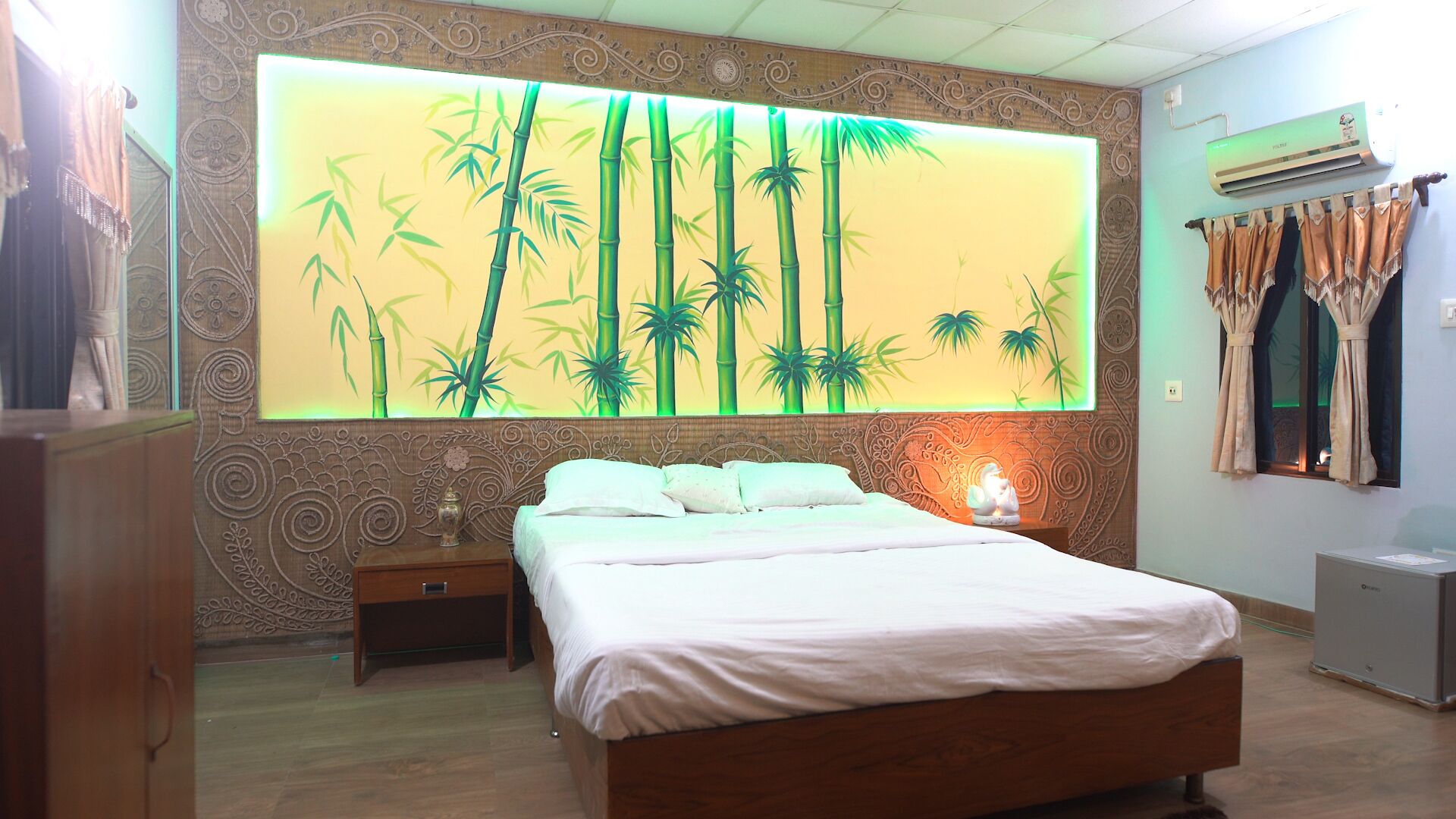 Deluxe Room, Lake View (AC) | Memory foam beds, minibar, individually decorated
