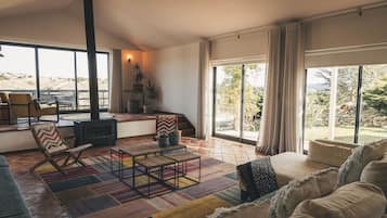 Villa Master | Living area | Fireplace, table tennis, toys, books