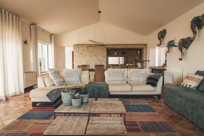 Villa Master | Living area | Fireplace, table tennis, toys, books - Vale Pisco (Bombarral)