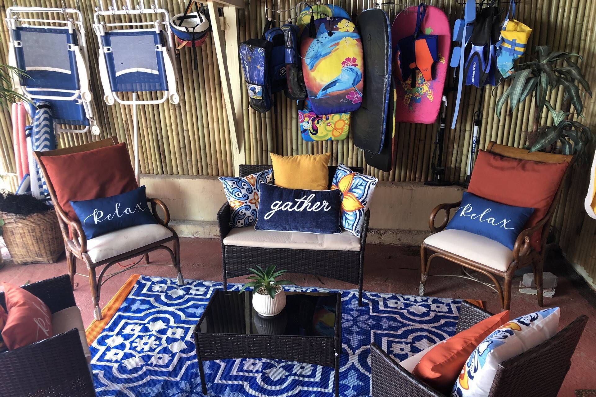 The Secret Garden Home close to Beach, Shops, Restaurants, Pet Friendly, Close to Lucerne Ave!