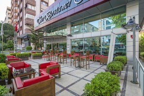 Garden - The Bostanci Hotel (Istanbul)