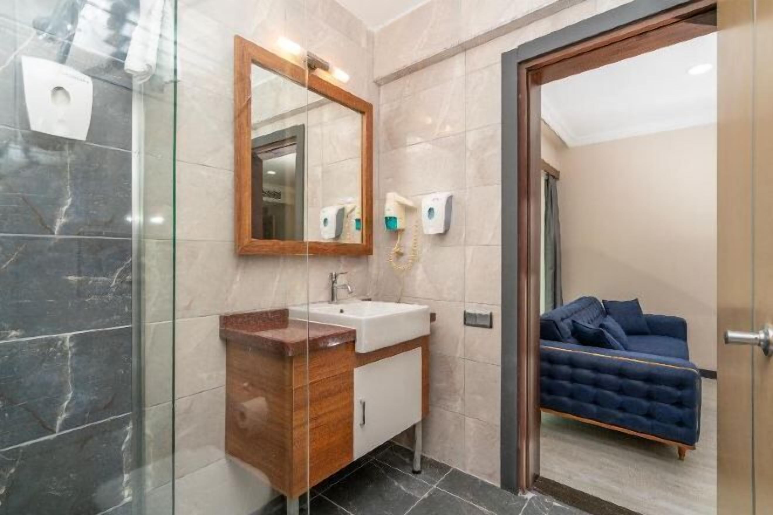 Bathroom | Shower, rainfall showerhead, free toiletries, hair dryer