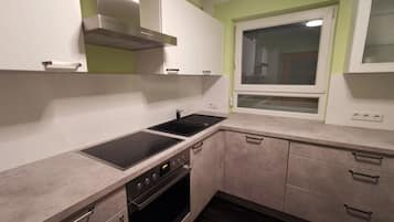 Refrigerador, microondas, parrilla de estufa y lavavajillas