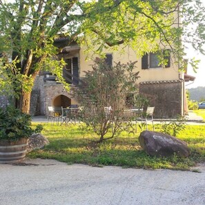 تناول الطعام بالخارج