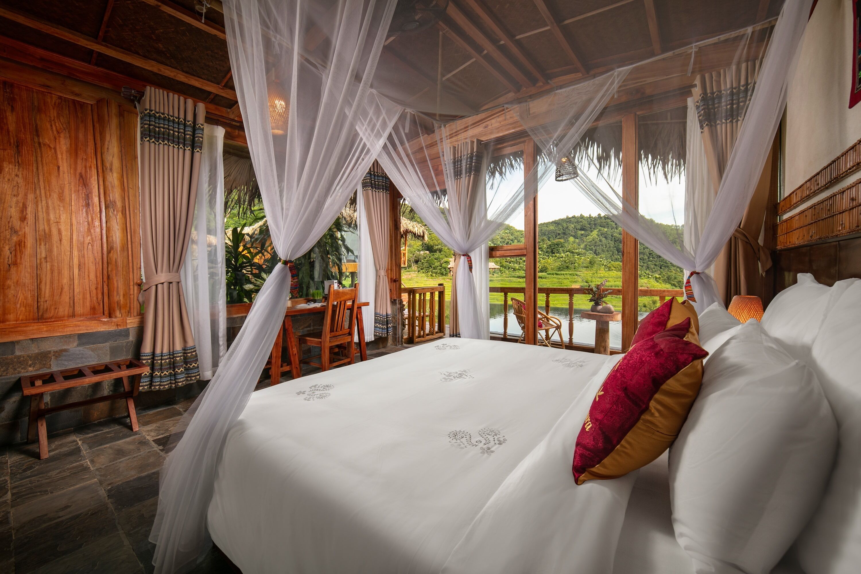 华丽客房, 泳池景观 (Bungalow) | 高档床上用品、熨斗/熨衣板、免费 WiFi、床单