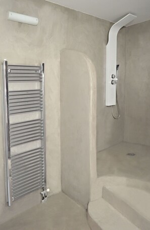 Free toiletries, hair dryer, bathrobes, slippers - Beautiful people suites Athens Acropolis view (Athina)