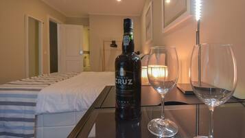 Deluxe-Doppelzimmer | Individuell eingerichtet, Verdunkelungsvorhänge, Bügeleisen/Bügelbrett