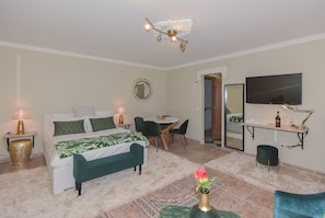 Superior Suite | Individually furnished, blackout drapes, iron/ironing board, free WiFi - Douro Prime Downtown (Vila Nova de Gaia)