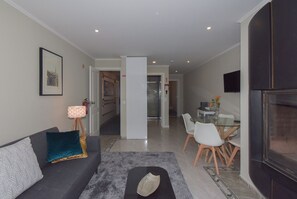Comfort Apartment, 1 Bedroom | Living area | 42-inch LED TV with premium channels, TV - Douro Prime Downtown (Vila Nova de Gaia)