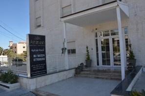 Front of property - Arman Hotel Suites (Amman)