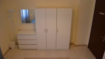 Apartment, 2 Bedrooms | 2 bedrooms, iron/ironing board, WiFi (free), bed sheets