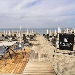 Plage privée à proximité, chaises longues, parasols, serviettes de plage