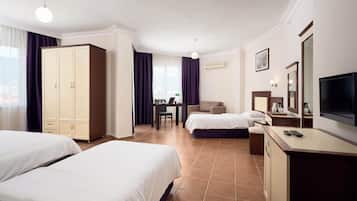 Grand Room | Minibar, desk, free WiFi, bed sheets