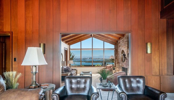 Interior - Capurro Ranch at Moss Landing - Moss Landing House - 5BR with cottage at Elkhorn Slough (Moss Landing)