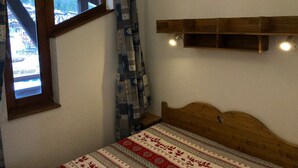 2 bedrooms, WiFi - Cozy T3 for 6 people in center with ski-in/ski-out, parking (La Tania)