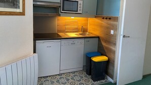 Coffee/tea maker, fridge, microwave, dishwasher - Cozy T3 for 6 people in center with ski-in/ski-out, parking (La Tania)
