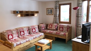 TV - Cozy T3 for 6 people in center with ski-in/ski-out, parking (La Tania)
