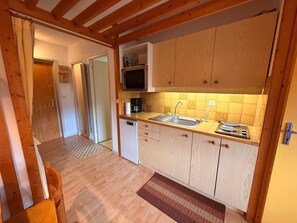 Fridge, microwave