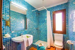 Bathtub, hair dryer, towels