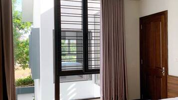 4 bedrooms, in-room safe, iron/ironing board, WiFi