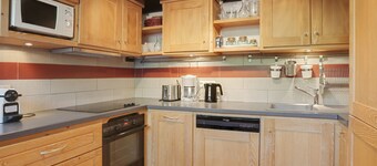 Spacious Duplex for 10 in Méribel Centre, Near Slopes & Shops