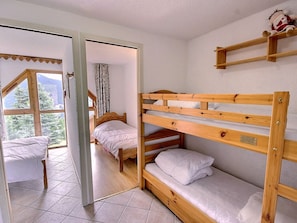 2 bedrooms